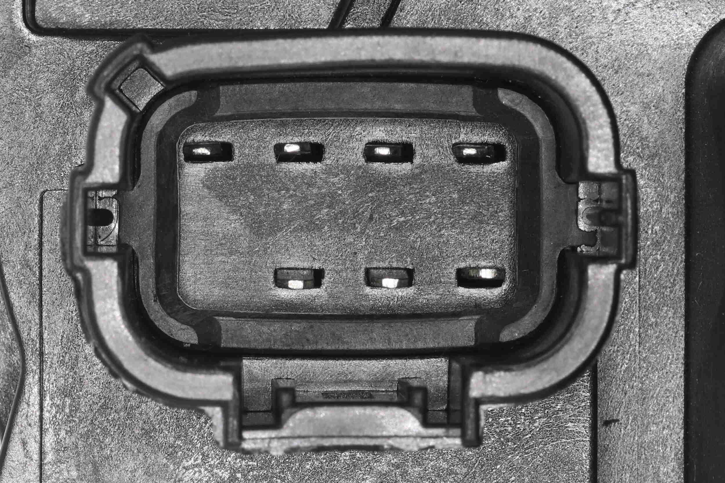 Actuator, transfer case