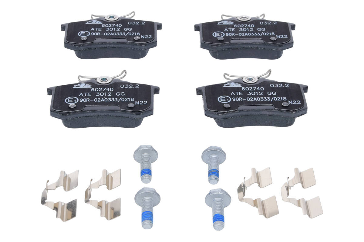 Rear brake pad set