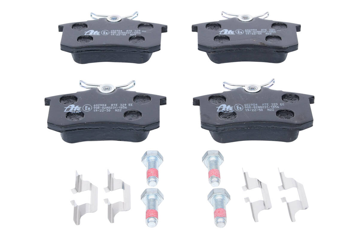 Rear brake pad set