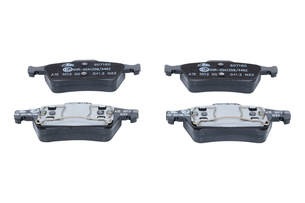 Rear brake pad set