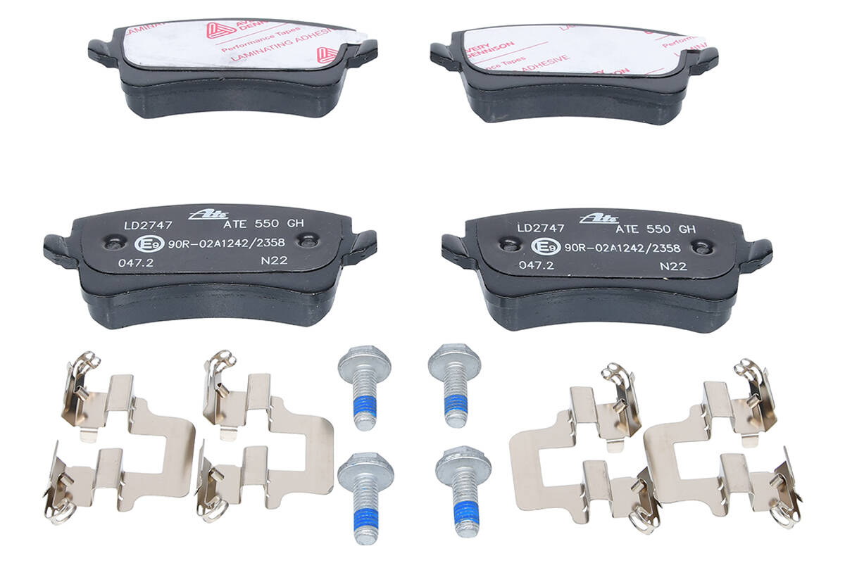 Rear brake pad set