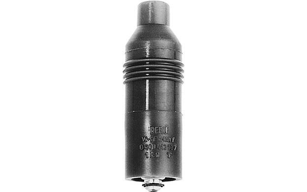 Plug, distributor