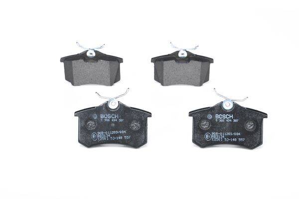 Rear brake pad set