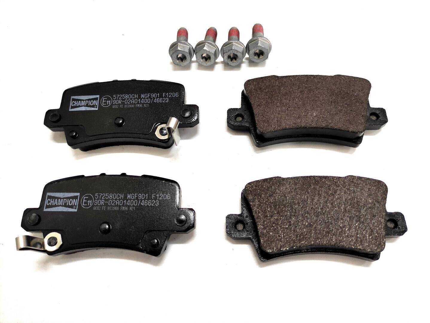 Rear brake pad set