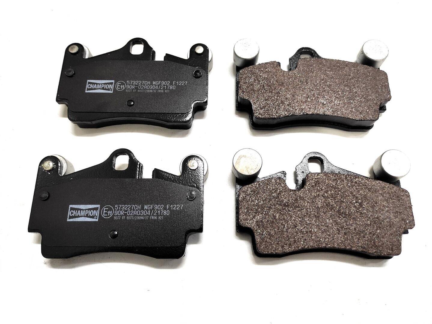 Rear brake pad set