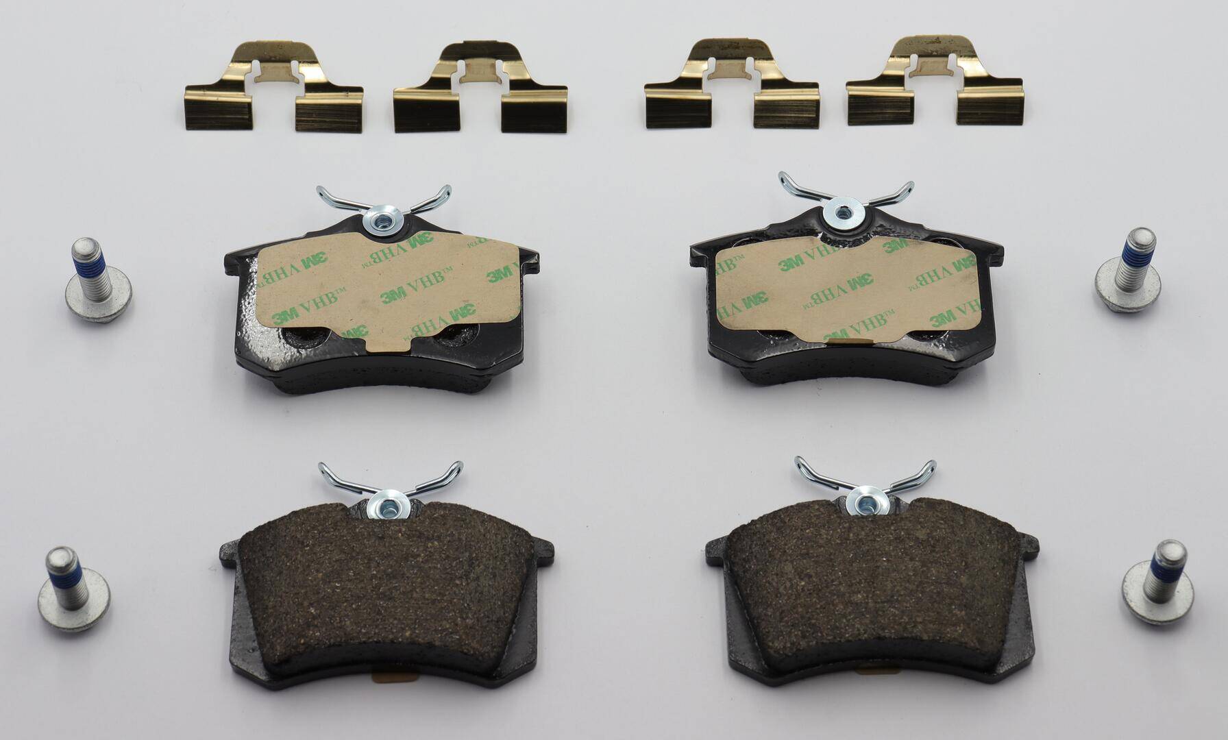 Rear brake pad set
